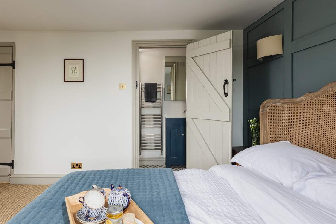The main bedroom enjoys an en suite shower-room.