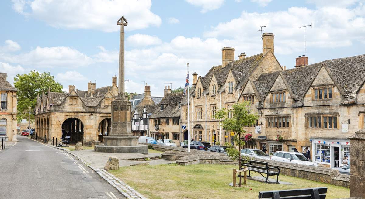 The ancient wool town of Chipping Campden makes for a great day out and boasts a wide selection of cafes, restaurants, antiques shops and is also the centre of the Arts and Crafts movement.