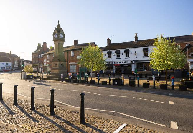 Historic Thirsk town centre, note the knitted tops of the bollards, that's the Thirsk Yarn Bombers at work!