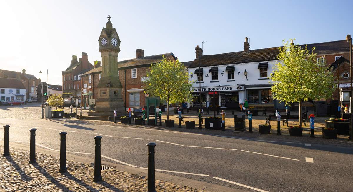 Historic Thirsk town centre, note the knitted tops of the bollards, that's the Thirsk Yarn Bombers at work!