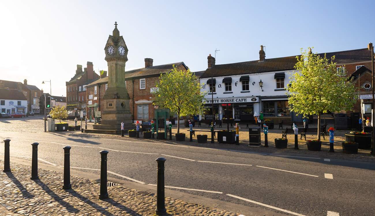 Historic Thirsk town centre, note the knitted tops of the bollards, that's the Thirsk Yarn Bombers at work!