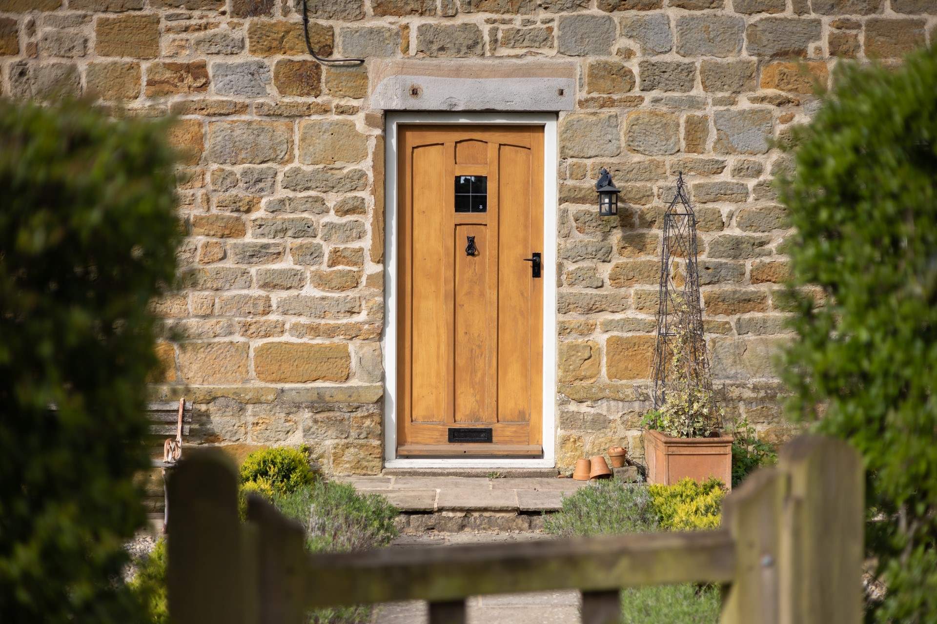 The pretty pathway welcomes you to Ivy House.