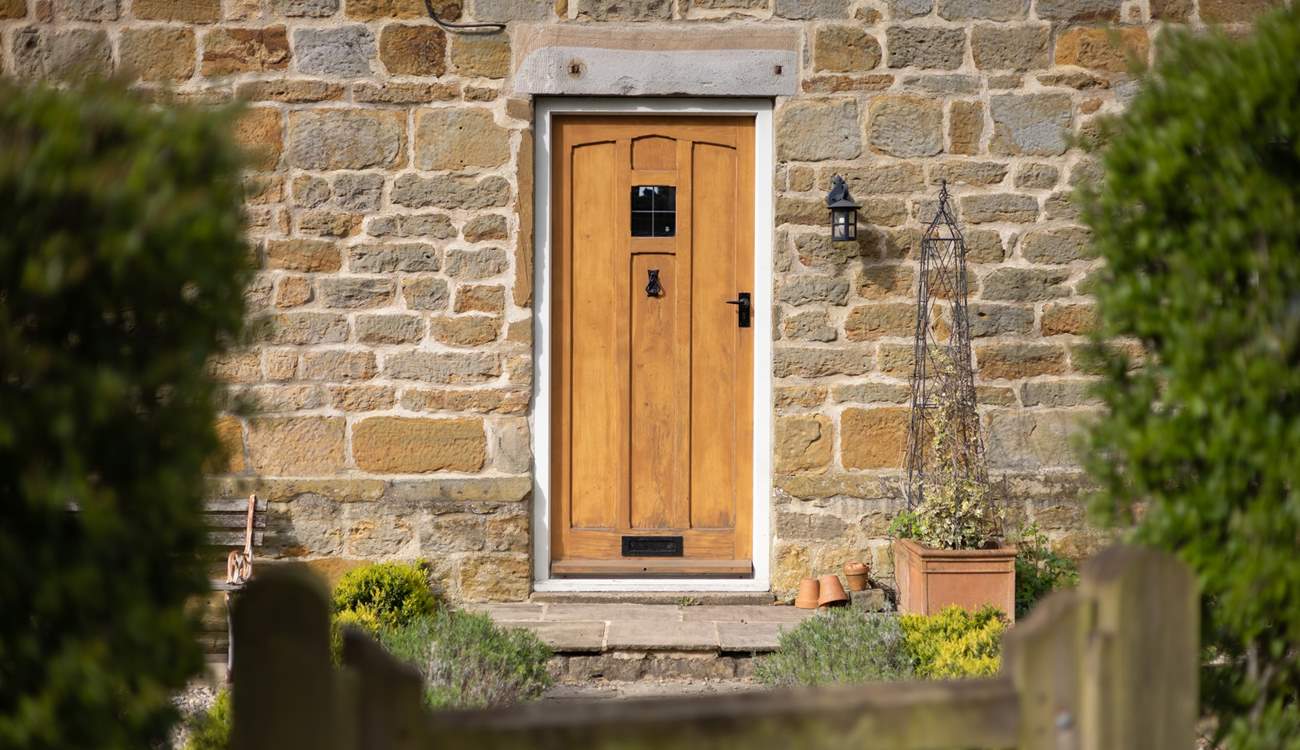 The pretty pathway welcomes you to Ivy House.