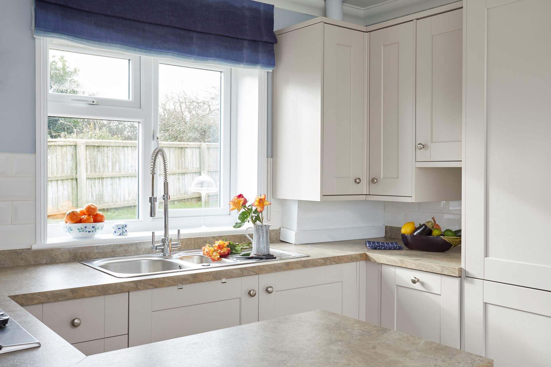 The well-equipped kitchen.