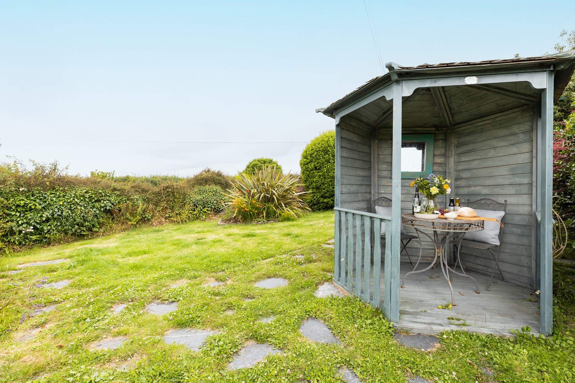 Make the most of the garden and dine al fresco. 