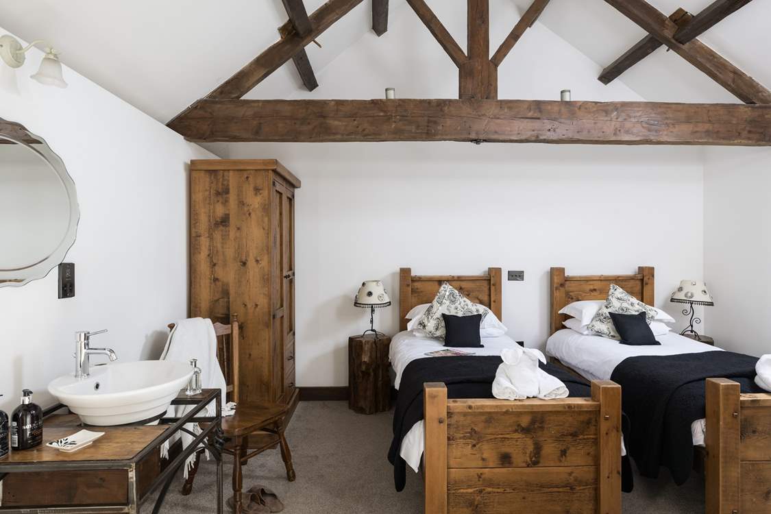 Beautiful twin beds grace this large airy bedroom with fantastic beams. They can also be configured as a king-size double.