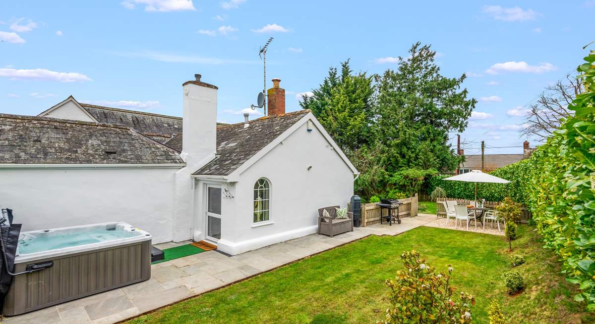 The pretty garden with room to relax and dine together.