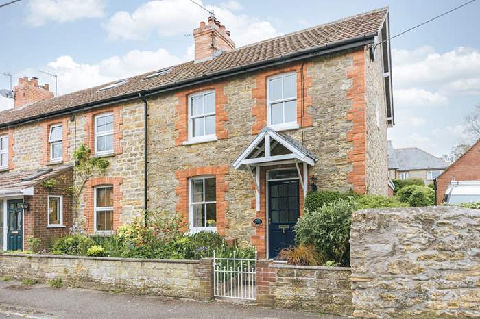 Bluebells,Sleeps 4 + cot, 1.3 miles NE of Bridport