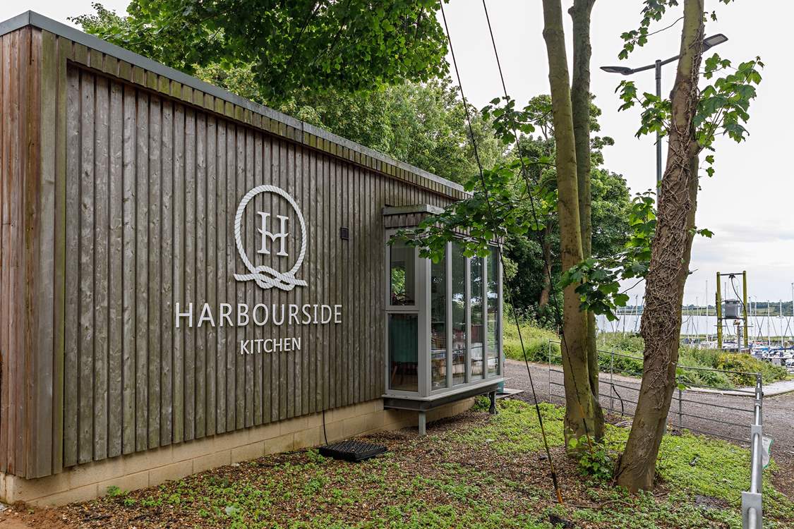 A short walk to the marina, enjoy coffee and cake!