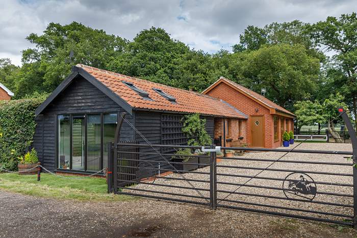 Stable Lodge is a 2 bedroom self catering cottage near Felixstowe