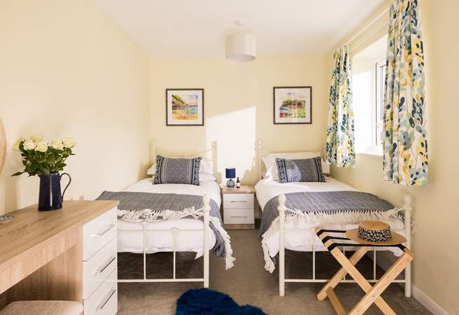 What a jolly twin bedroom.