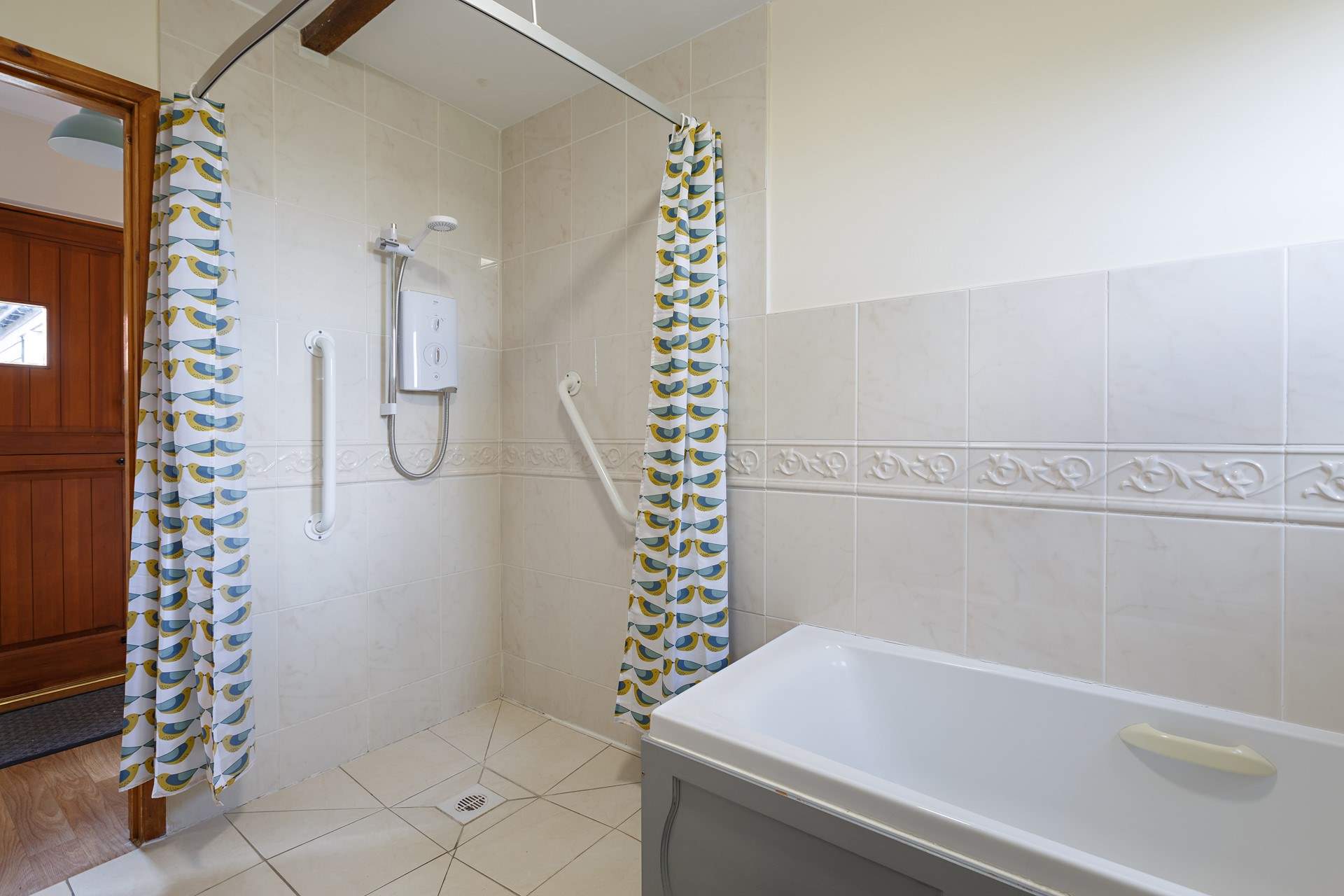 The walk-in shower, time to wash up ready for dinner.