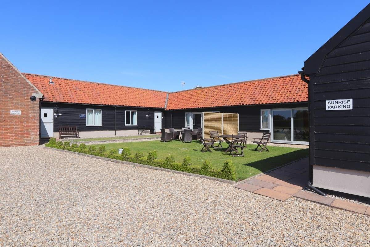 For larger parties why not book Sunset and Sunnyside and holiday with friends.