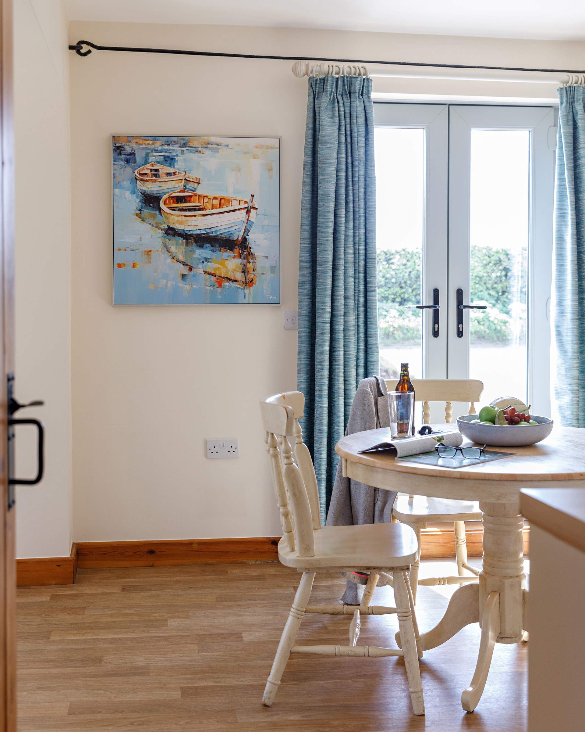 French doors allow the light to flood in and lead onto your terrace.