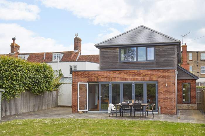The Dairy is a 3 bedroom self catering cottage near the beach in Seaview.