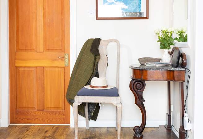Classic style, simple elegance in the hallway.