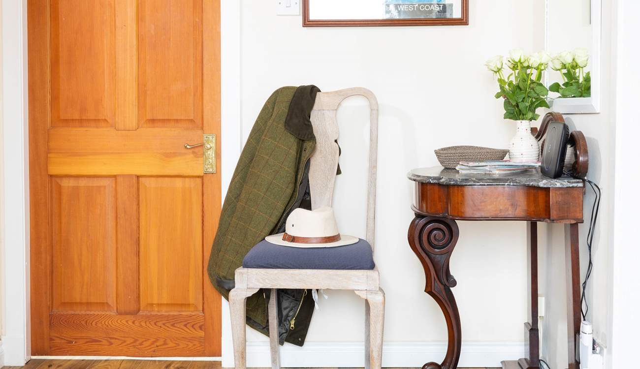 Classic style, simple elegance in the hallway.