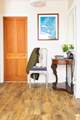 Classic style, simple elegance in the hallway.