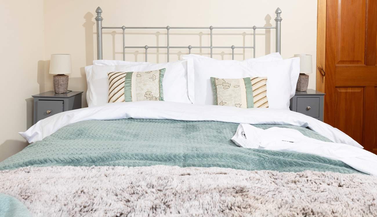 Elegant double bedroom.