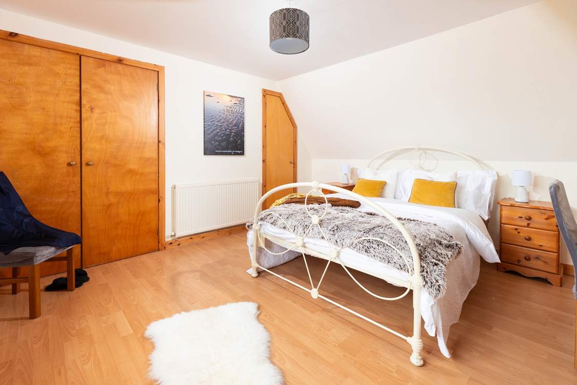 Lovely light and spacious bedroom.