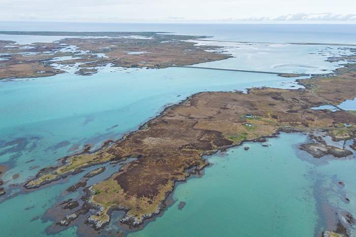 Stella Maris is a 4 bedroom, dog friendly cottage with sea views on Benbecula.