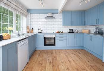 Tranquil blues in the well-equipped, stylish kitchen. 