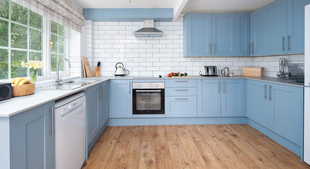 Tranquil blues in the well-equipped, stylish kitchen. 