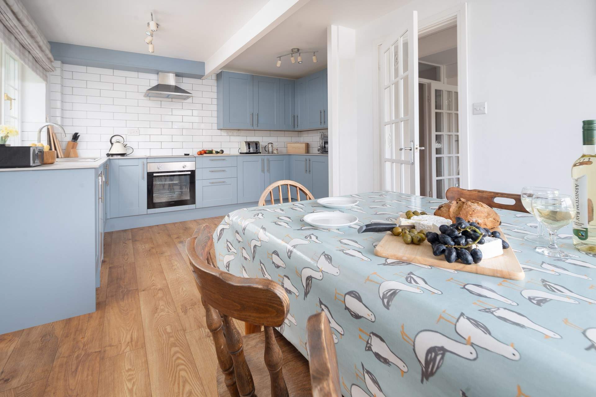 Gather around for unhurried holiday meals from a table with a view. 