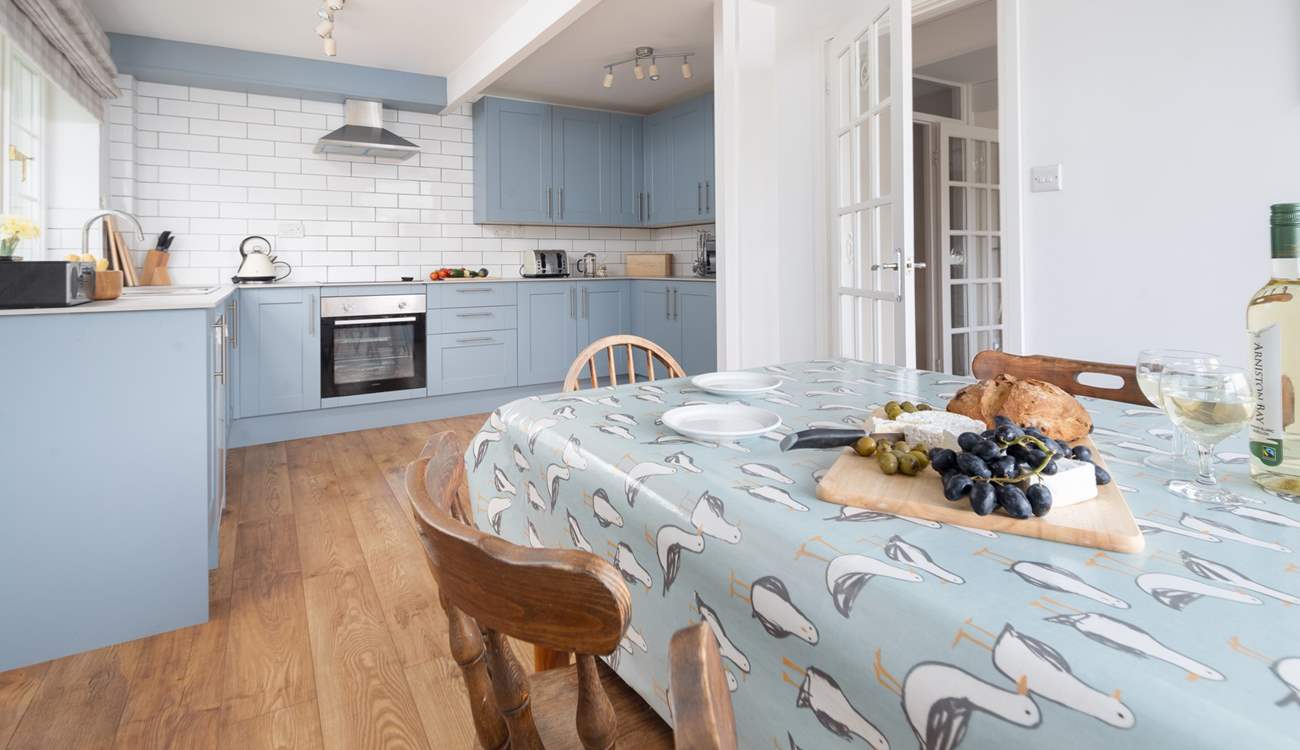 Gather around for unhurried holiday meals from a table with a view. 