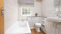 Take a luxurious bath after a day on the beach. 