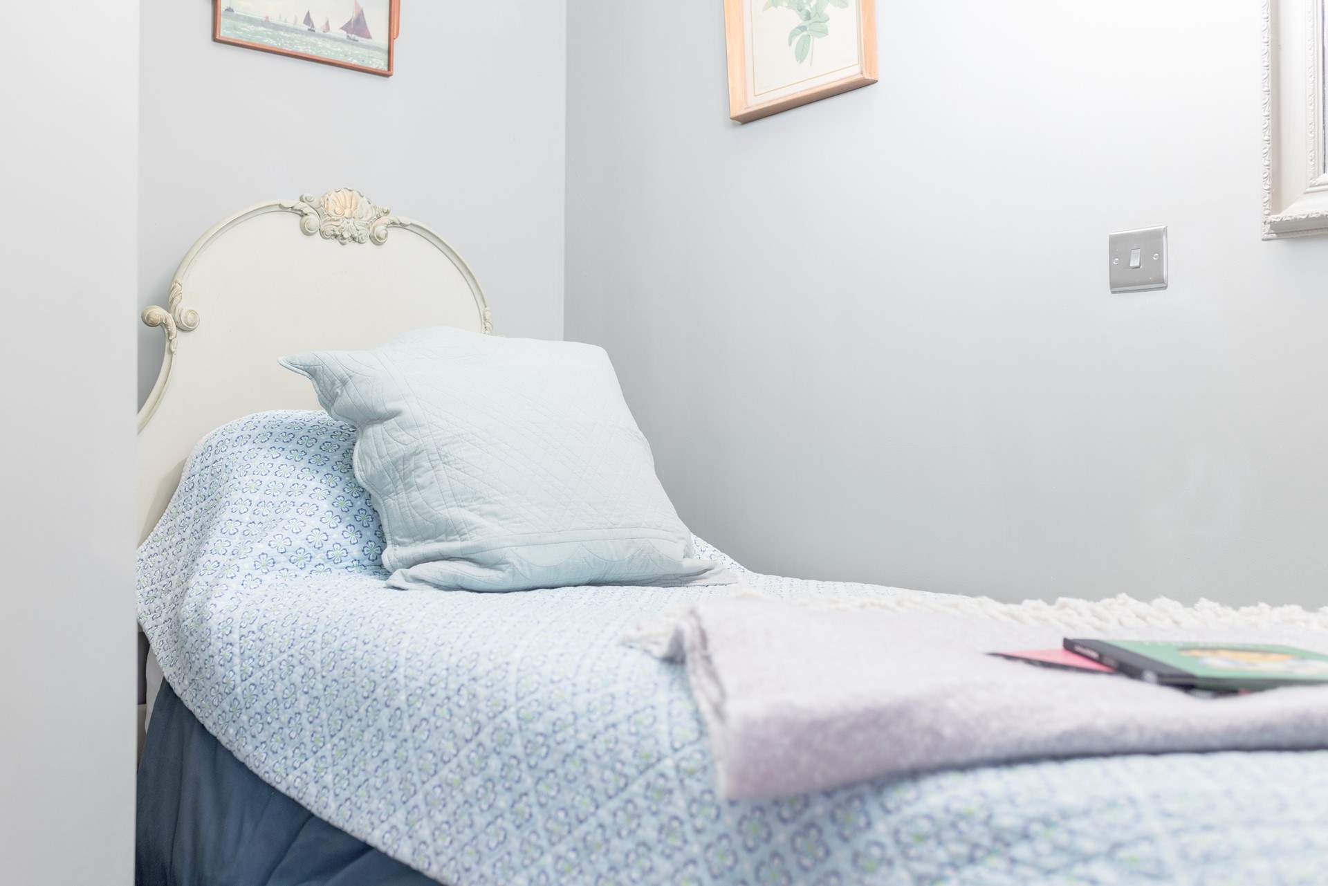 The single bed makes this room ideal for small family groups.