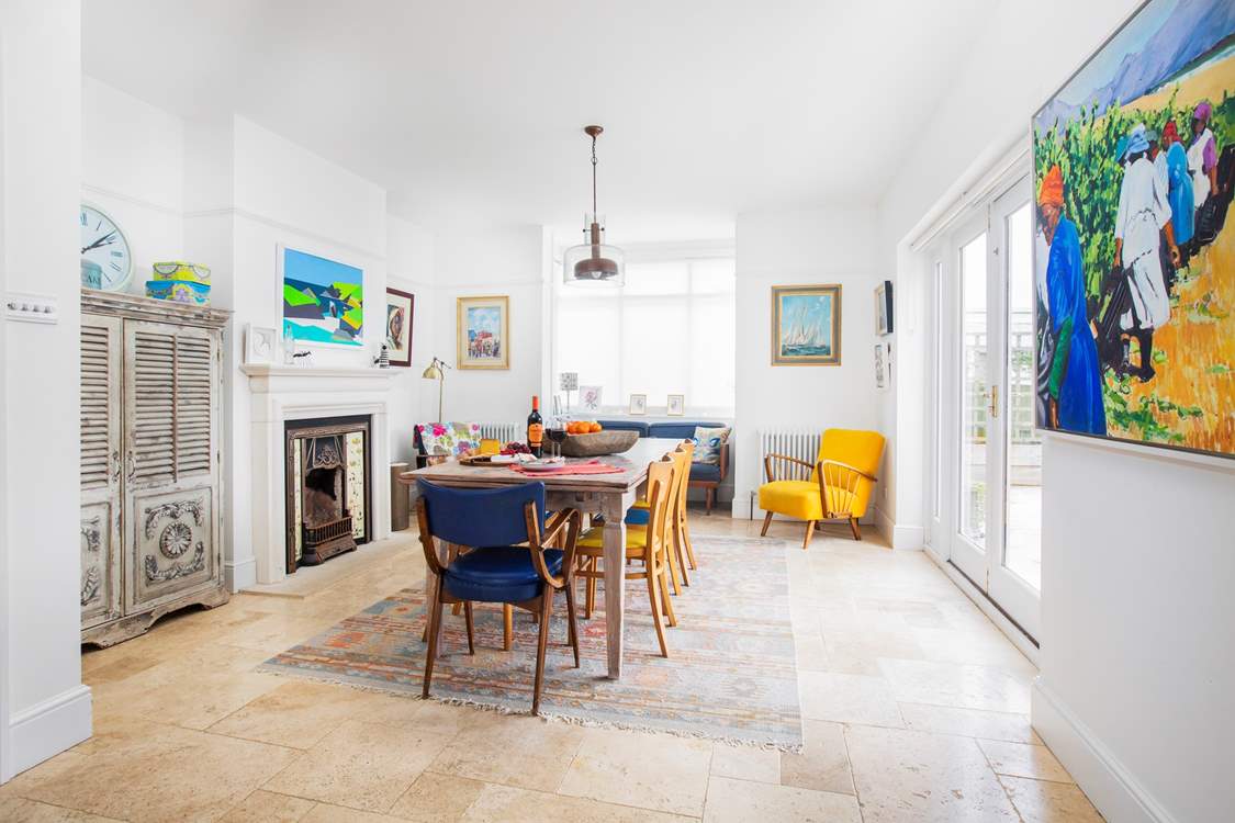 Lots of space for everyone to sit and catch up at the end of a busy day exploring.