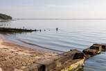 St Helens beach is a stroll away. Perfect for families, swimmers and paddle boarders. 