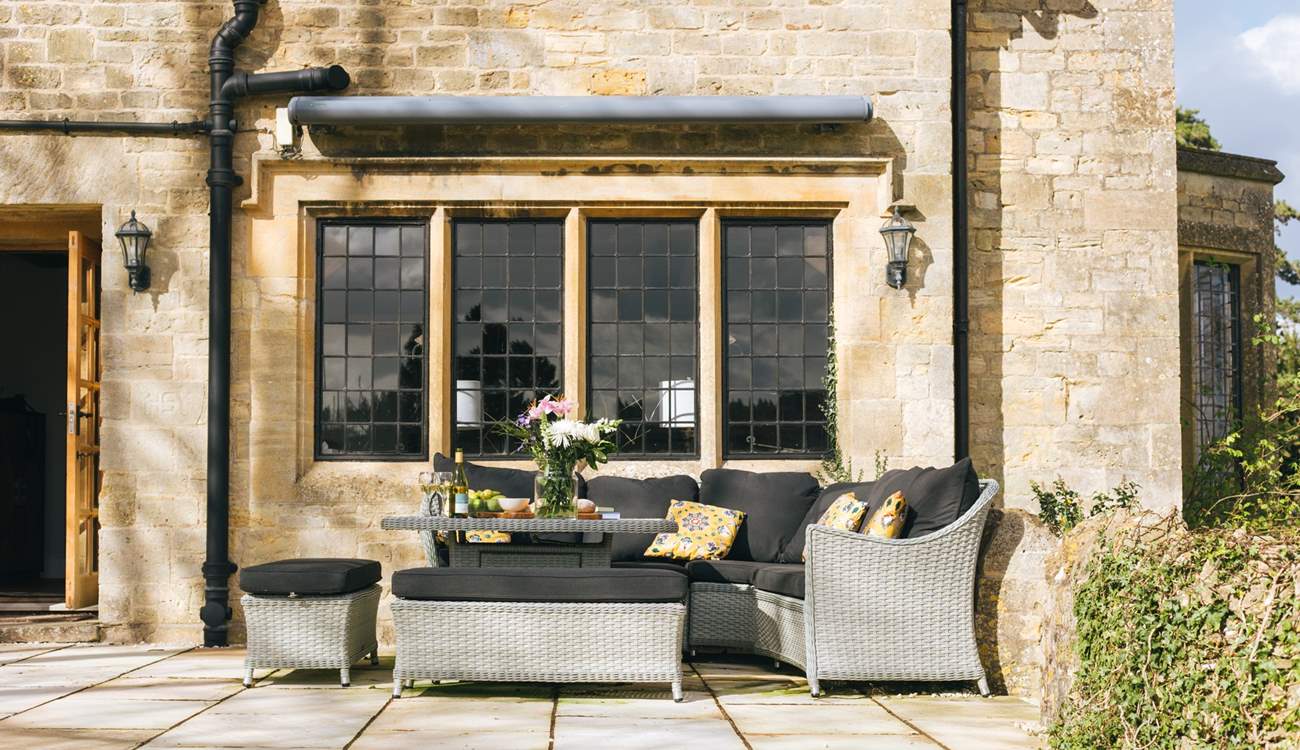 The outside seating-area next to the sitting-room is perfect to catch some sunshine.