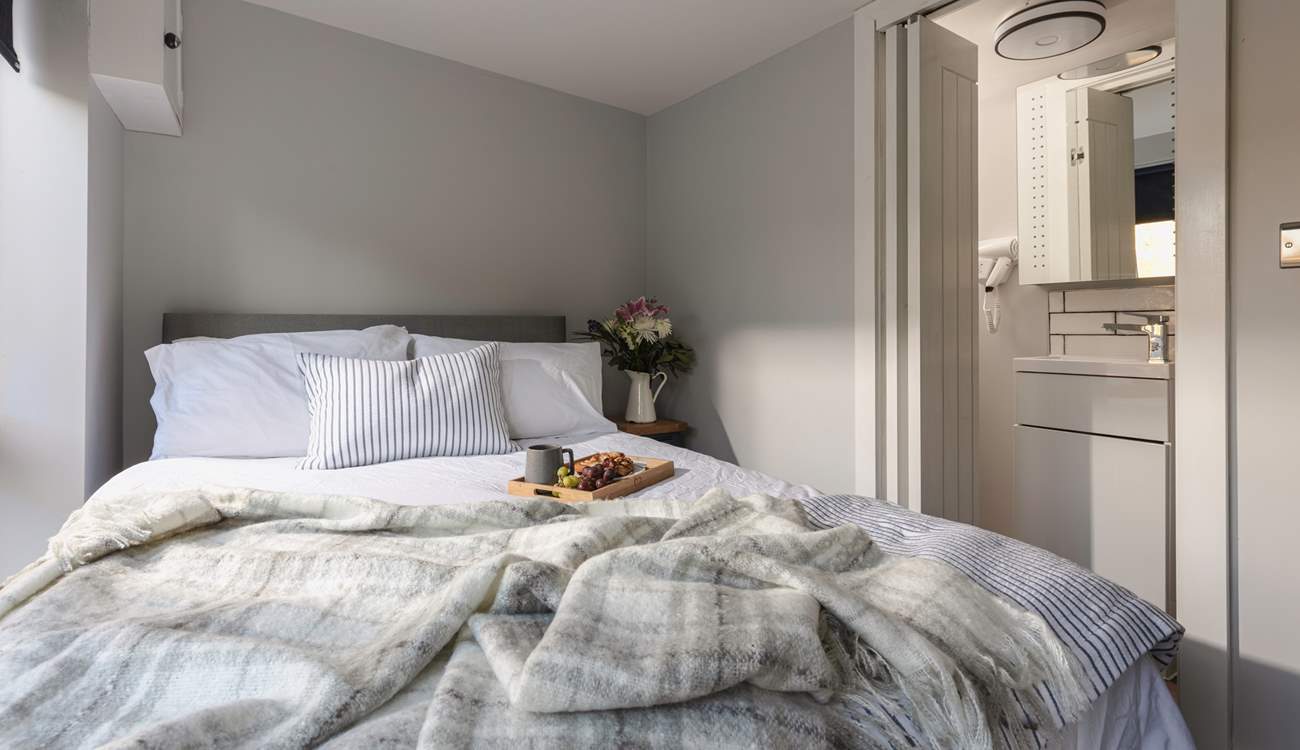 The en suite shower-room.