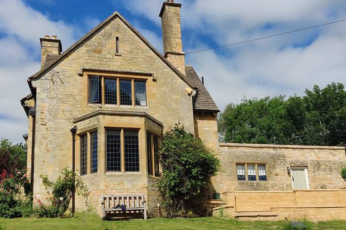 Wold House is a 5 bedroom, dog friendly self catering cottage in Blockley