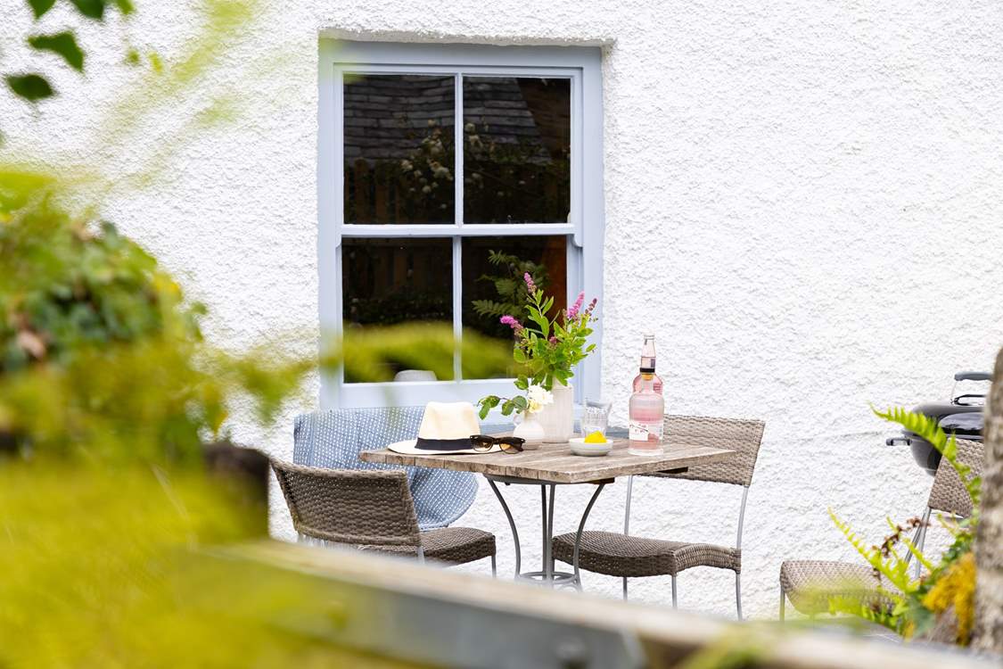 Take your holiday meals on the terrace in the best of the Cornish sunshine.