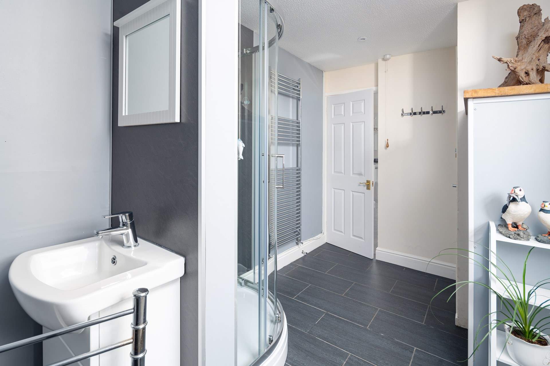One of two stylish bath/shower-rooms in the cottage. 