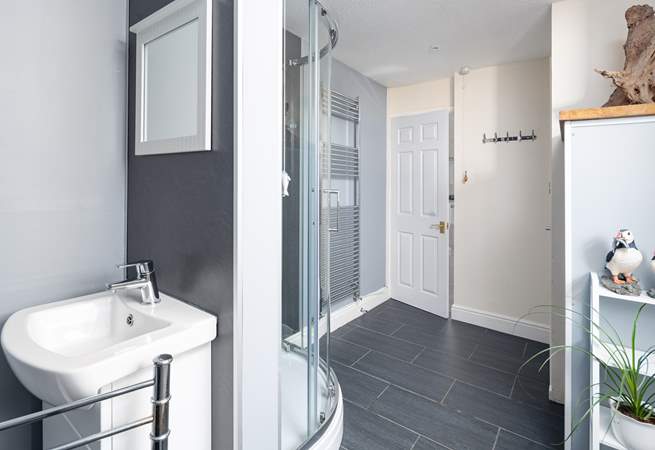 One of two stylish bath/shower-rooms in the cottage. 