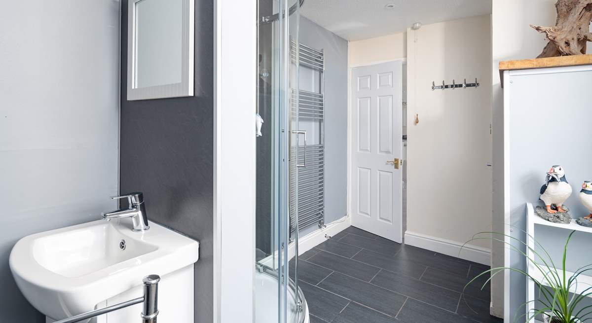 One of two stylish bath/shower-rooms in the cottage. 