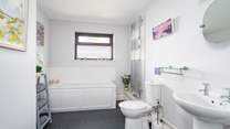 Take a luxurious bath after exploring the coastal path. 