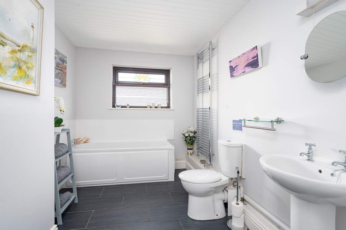 Take a luxurious bath after exploring the coastal path.