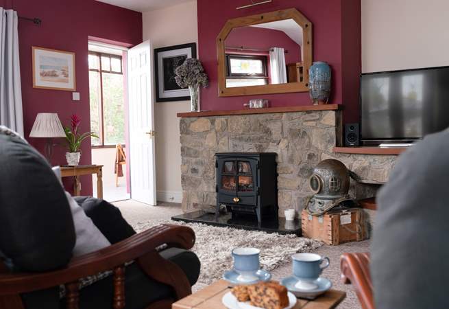 Open the sitting-room doors which lead into the garden for a gentle, cooling breeze. Just steps away is the hot tub. 