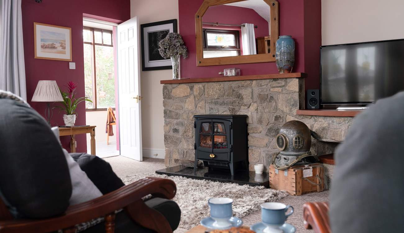 Open the sitting-room doors which lead into the garden for a gentle, cooling breeze. Just steps away is the hot tub. 