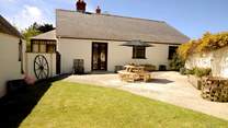 Welcome to St Brides Cottage. A wonderful addition of a wood-fired Scandinavian hot tub has since arrived at St Brides Cottage.