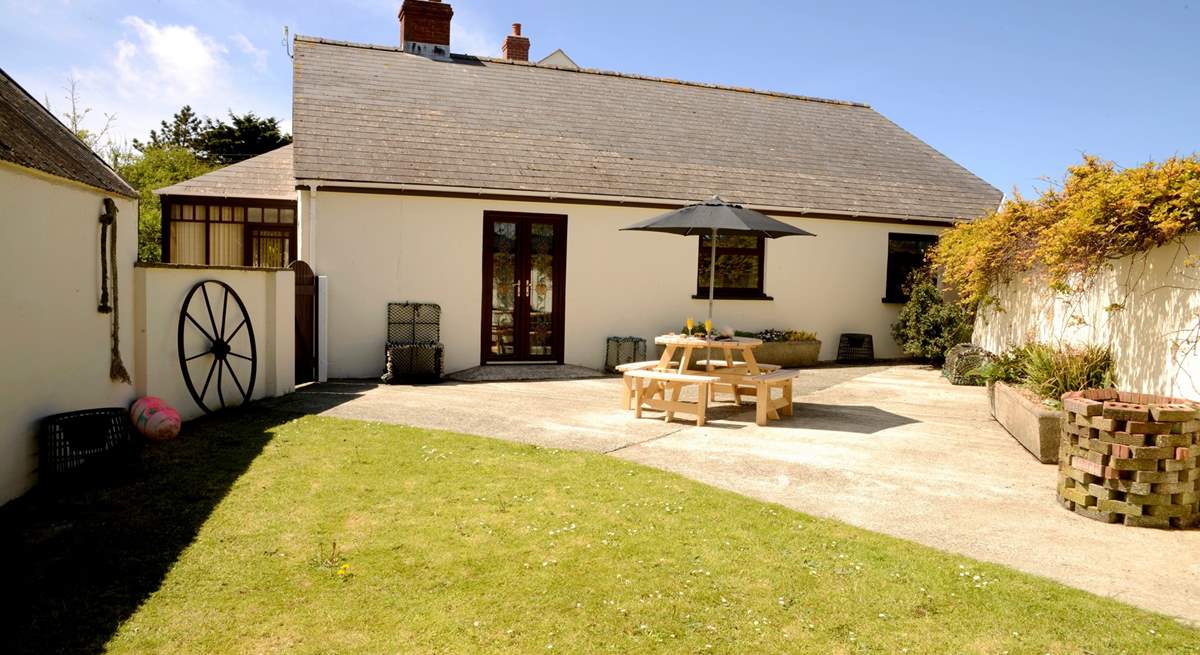 Welcome to St Brides Cottage. A wonderful addition of a Scandinavian hot tub has since arrived at St Brides Cottage.