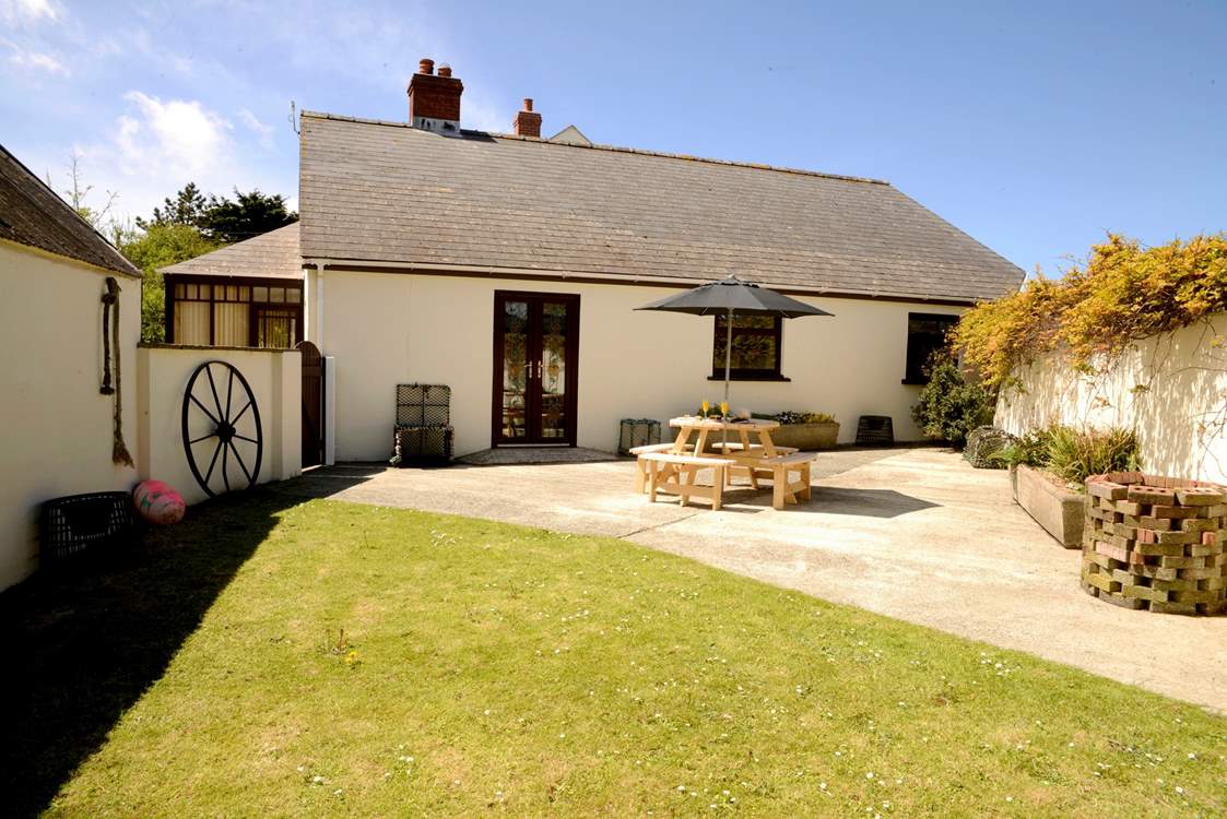 Welcome to St Brides Cottage. A wonderful addition of a Scandinavian hot tub has since arrived at St Brides Cottage.