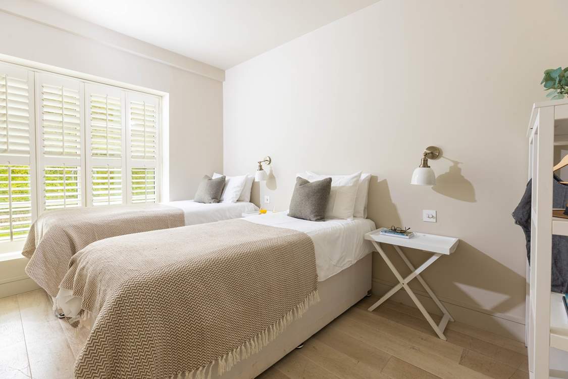Finally the zip and link room so you have the option of a twin room or a king room the choice is yours.