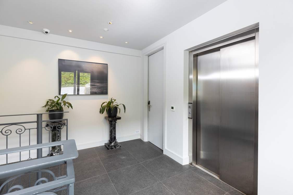 From the ground floor entrance door you will find the communal hallway with the option of stairs or the lift up to Bombora.