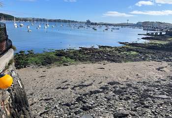 The tidal beach in front of Packett Quays is found down some steps in the development between the two slipways. 